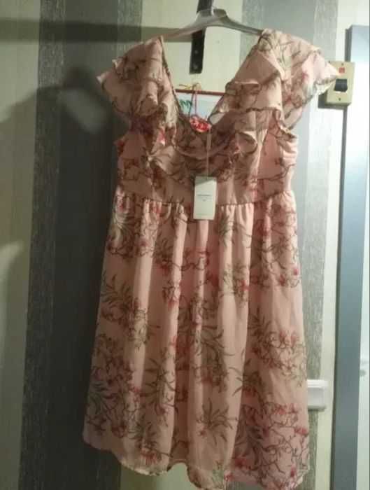 Нова с етикет! Ефирна розова рокля Clockhouse 42