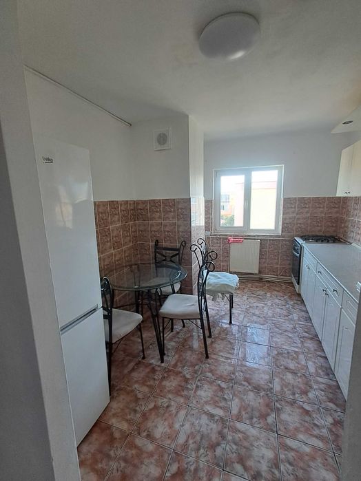Inchiriez apartament 3 camere zona Parcul Teilor
