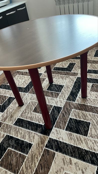 Продам круглый стол