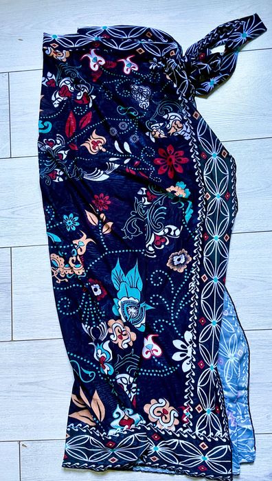 Бански с дълъг ръкав и парео-Намален