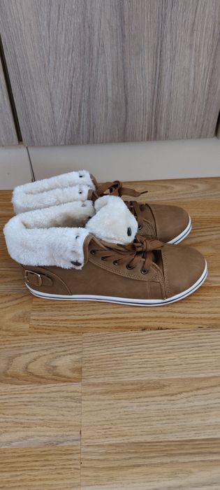 Топли зимни обувки