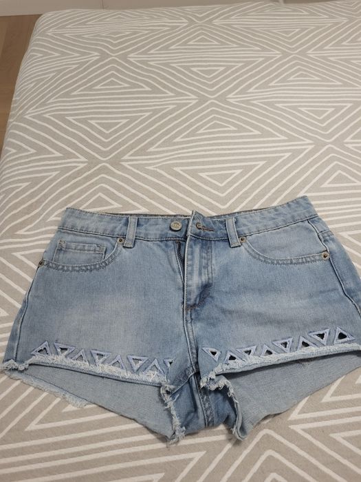 Джинсовые шорты.