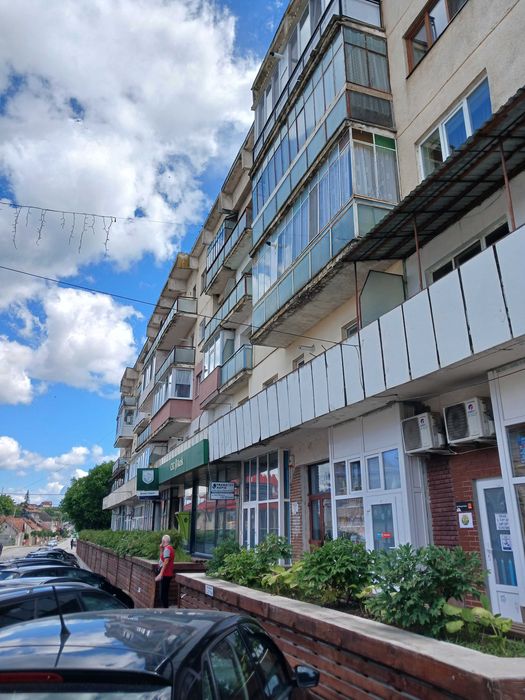 Vand apartament 3 camere