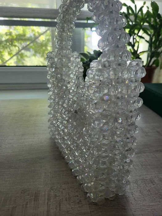 белая сумочка из бусинок