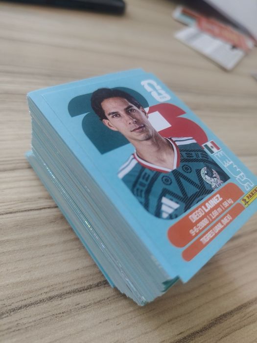 Vând cartonase Panini World Cup 20266