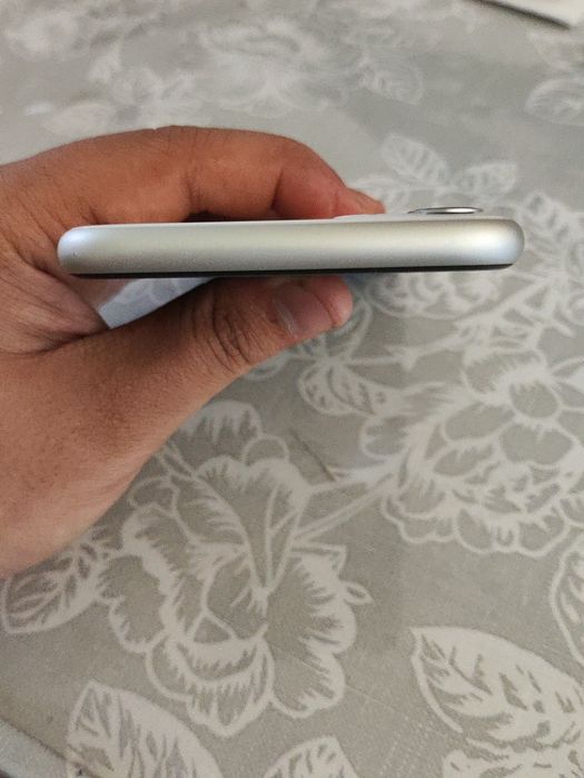 Продам iPhone 11