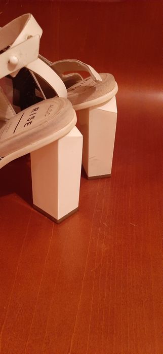 Продаю босоножки ALDO размер 37 можно 37.5