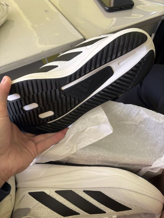 Кроссовки Адидас новые