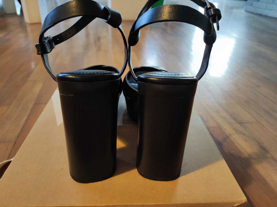 Дамски кожени сандали ZARA