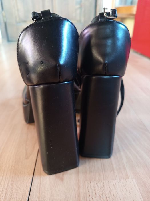 Обувки на платформа