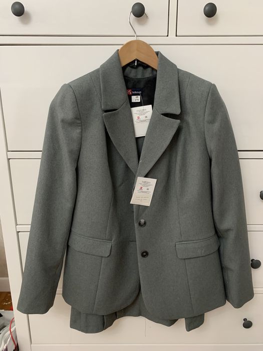 Костюм (тройка) новая