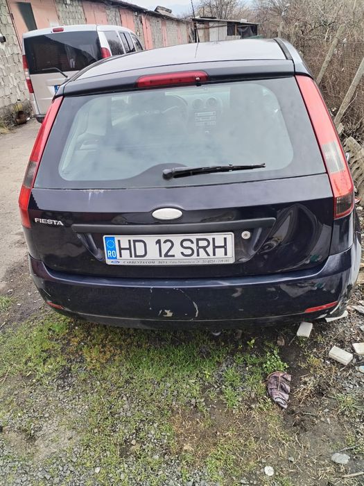 Vând  Ford  Fiesta 1.4 benzină