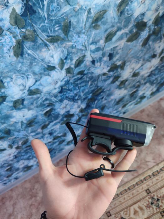 Фонарик с пищялкой