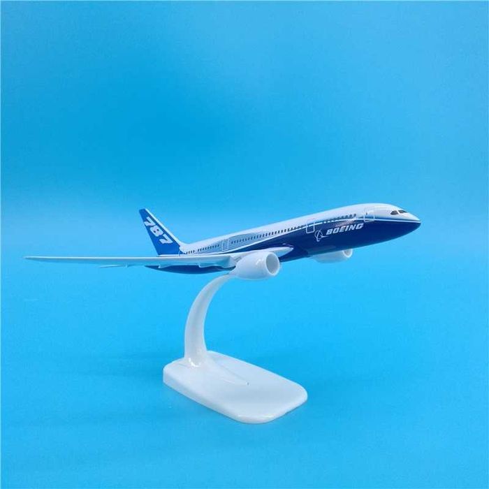 Модель самолета Boeing 787 Dreamliner