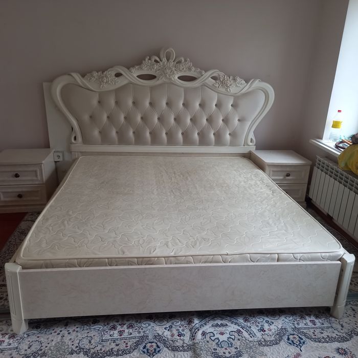 Продам спальный гарнитур