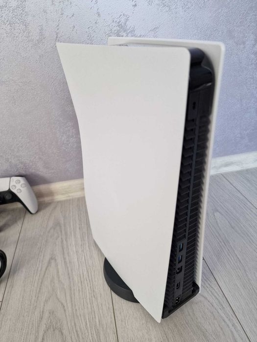 PS5 Disc Edition 825GB + 3 джойстика