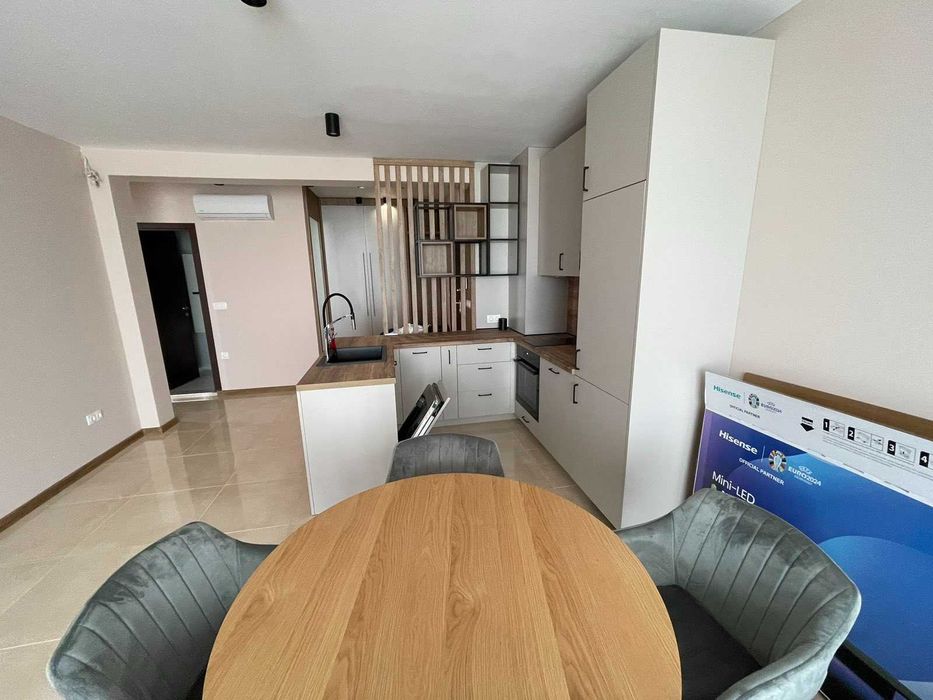 Дава се под наем Тристаен апартамент в Бургас, Славейков - 120 кв.м за 950 € - Снимка #2