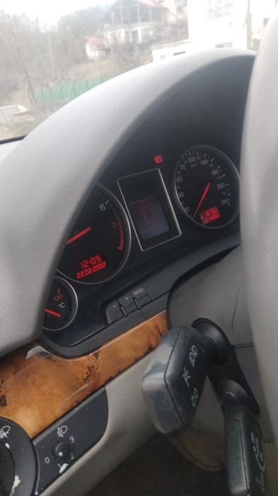 VAnd audi A4 an 2004 motor 2000 benzina