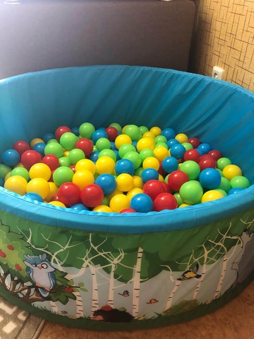 Сухой бассейн с шариками
