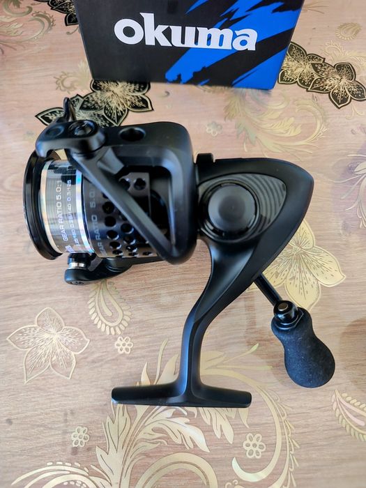 Mulinetă Okuma Black Feeder CLX-40F