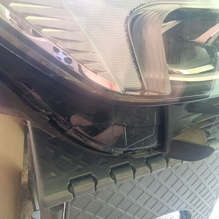 Volvo XC 60 2023 от 2017  ляв фар