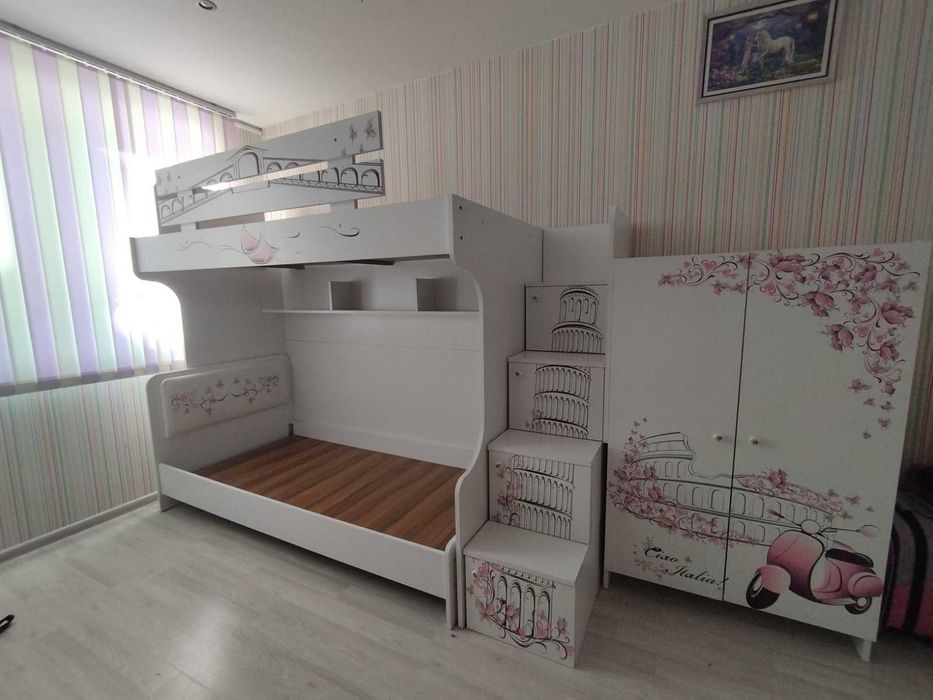 Двуетажно детско легло с гардероб