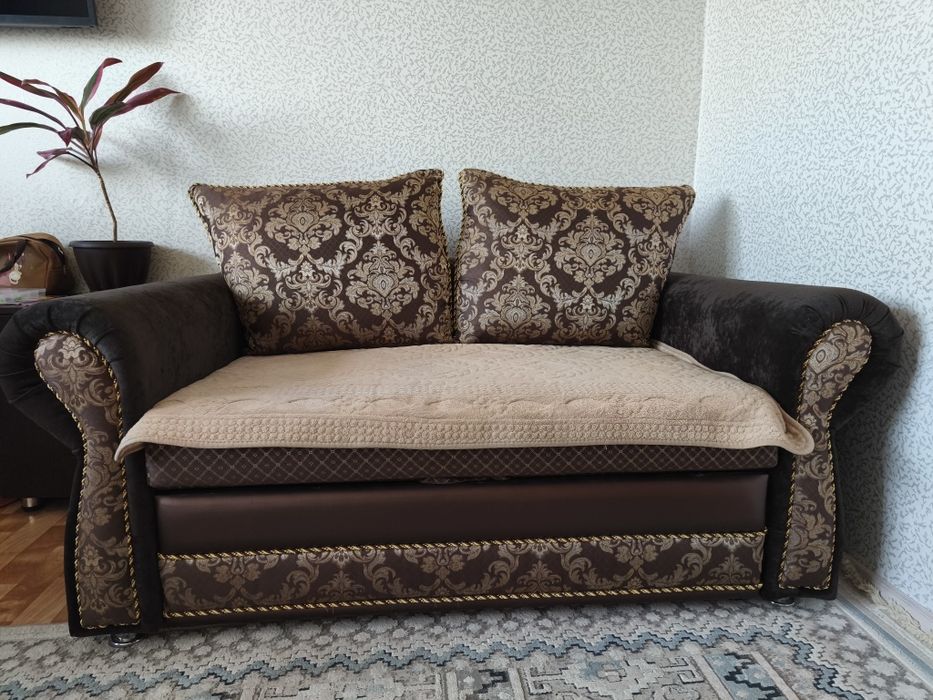 Мини диван, состоянее хорошее