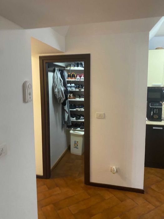 Apartament 3 camere,mobilat, zona Sala Polivalentă