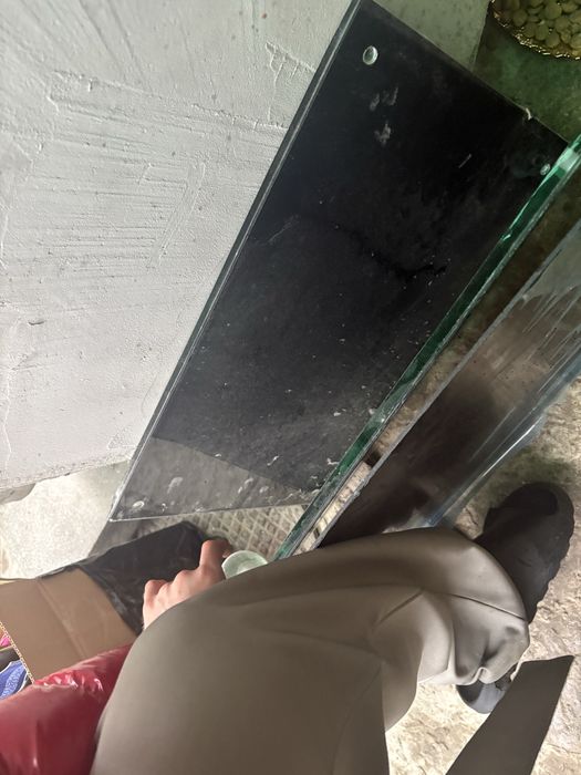 Vand doua bucati sticla securizata perfecte pentru transare fund bucatarie