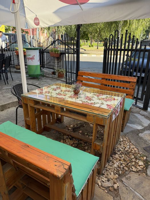 Комплект маса с 2 пейки