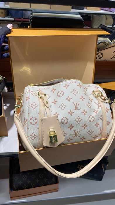 LV луйвитон сумка новая в коробке