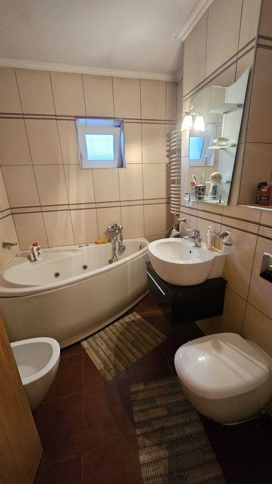 Apartament 3 camere complect renovat,  bloc caramida, Cetate