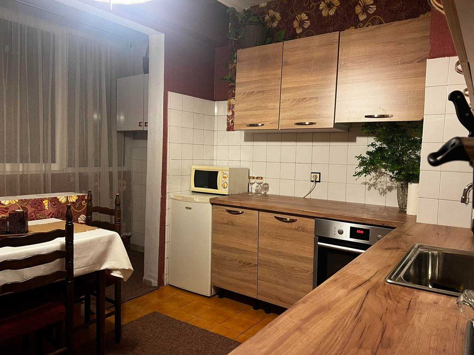 Продаваме  просторен , чудесен 3 стаен , София , Надежда 1 , до метро