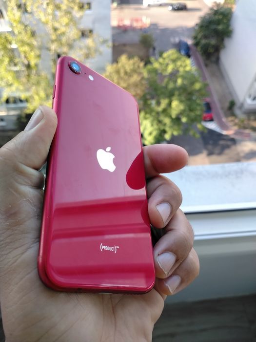 iPhone SE 64GB RED – stare foarte bună, fără zgârieturi