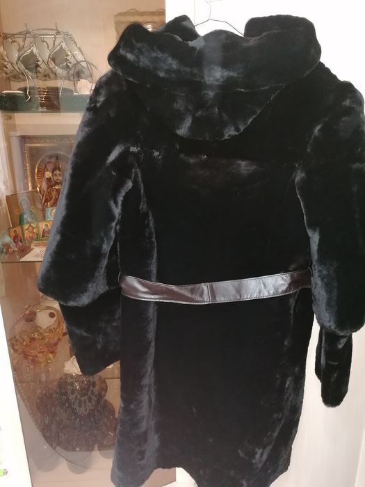 Мутонова чёрная шуба