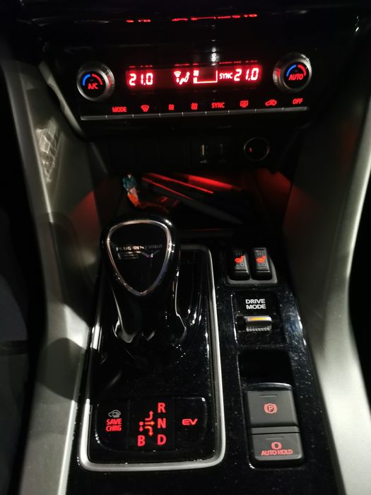 Vând Mitsubishi Eclipse Cross PHEV