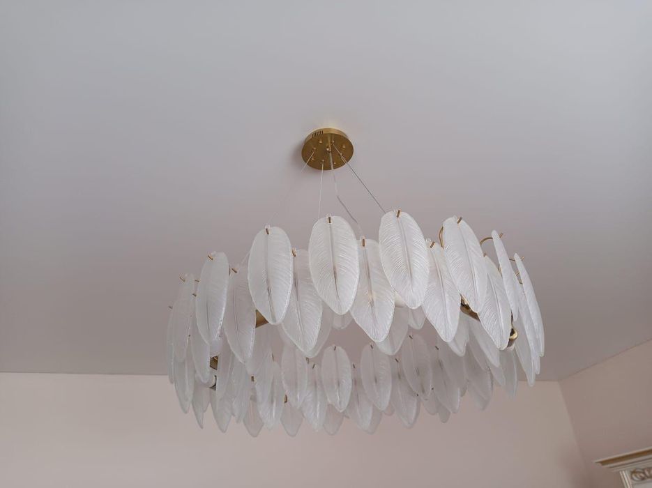 Продам люстру в подарок два бра