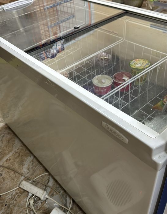 Продам б/у витринный морозильник