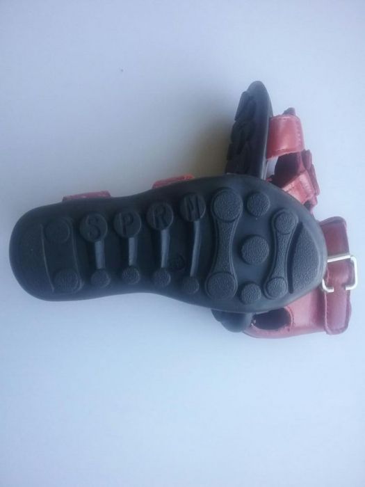 Сандалии для девочки,новые, кожаные