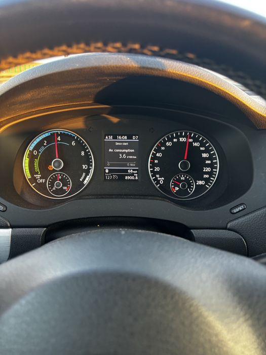 VW Jetta hybrid 177cp piele rosie