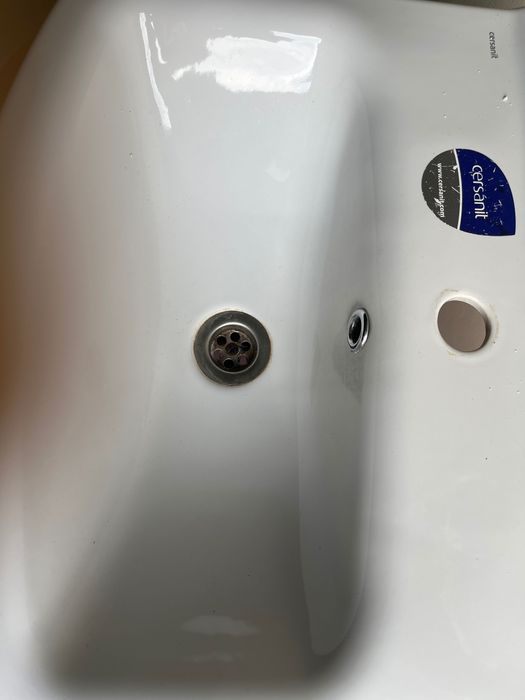 Долен шкаф за баня с умивалник