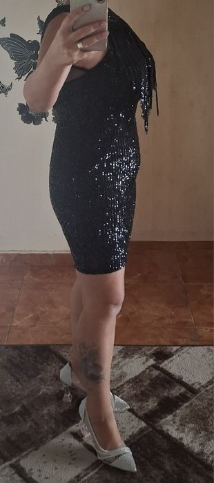 Къса черна рокля паети размер М