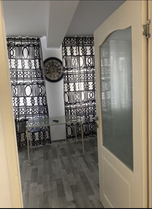 Inchiriez garsoniera 70 mp,,cu curte
