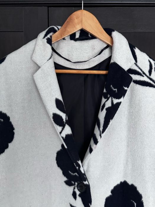 Jacheta palton alb negru flori marime M oversize