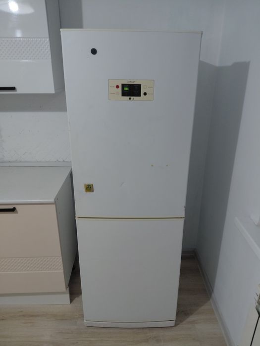 Продам 2х камерный холодильник LG