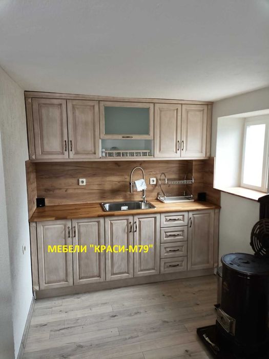 Кухни, витрини, библиотеки,секции,спални и детски от Масив по поръчка