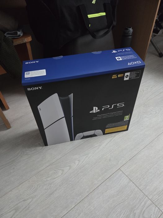 Vând playstation 5 slim/digital edition in garantie