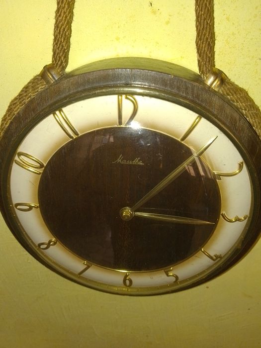 Стар Германски Стенен Механичен Часовник -Маите.-Работи точно.