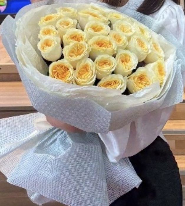 пионовидных розы 26 штук