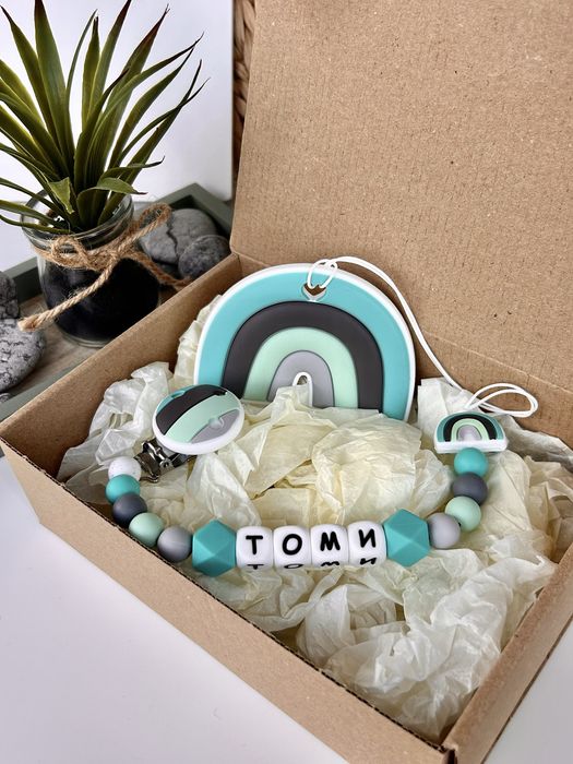 Силиконов клипс за биберон с име и гризалка